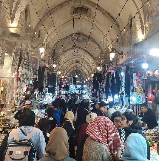 رمضان ينعش البلدة القديمة في القدس بعد ركودٍ طويل