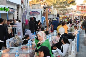 اقامة أطول مائدة إفطار جماعى على شاطئ البحر بمدينة دهب