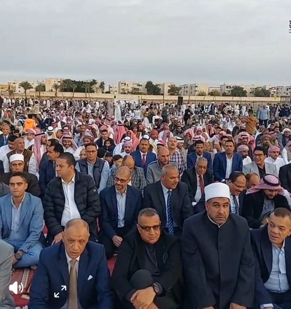 محافظ جنوب سيناء يؤدى صلاة عيد الفطر المبارك بساحة استاد طور سيناء
