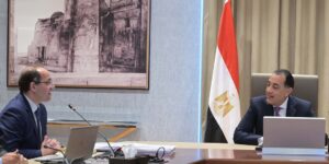 رئيس الوزراء يلتقي وزير المالية لاستعراض عددٍ من مؤشرات الأداء المالي