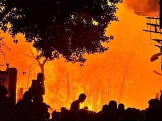 مغالق الأخشاب تتحول إلى قطعة من جهنم بالشراببة .. تفاصيل الحريق الكبير