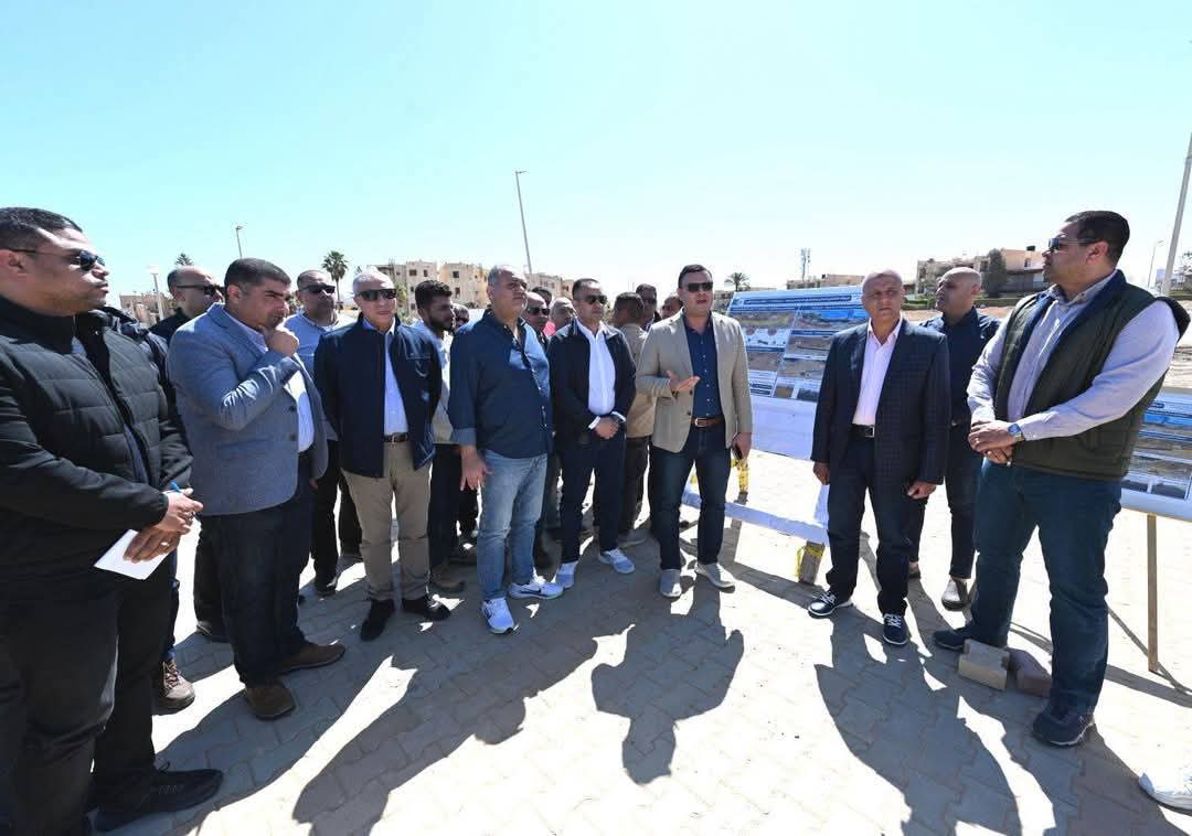 وزير الإسكان يتفقد تطوير طريق الخدمة والبوغاز الرئيسي بمنطقة مارينا العلمين