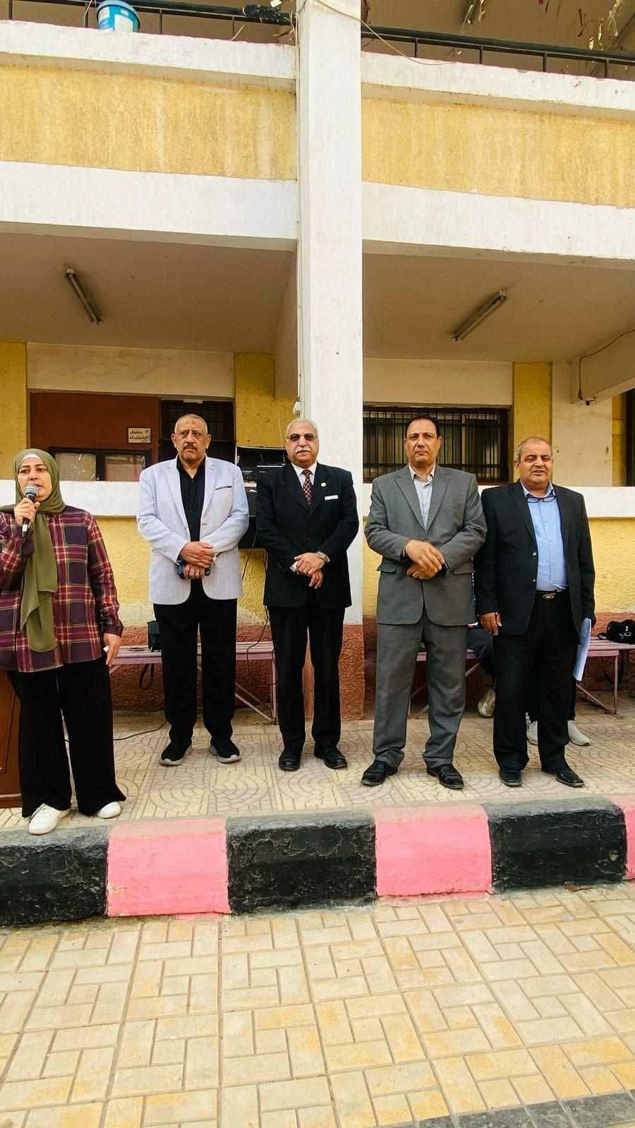 وكيل وزارة التربية والتعليم في القليوبية يقوم بجولة ميدانية لمتابعة سير العملية التعليمية. 