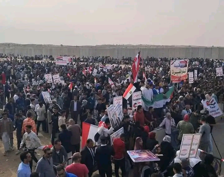غضب فلسطيني بعد احتفالات في رفح المصرية قرب حدود غزة