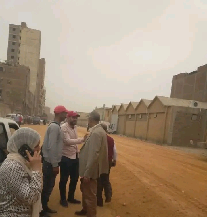 رئيس حى شرق يتابع اعمال تنفيذ مراحل اعمال رصف وتطوير شارع مصرف مسطرد.