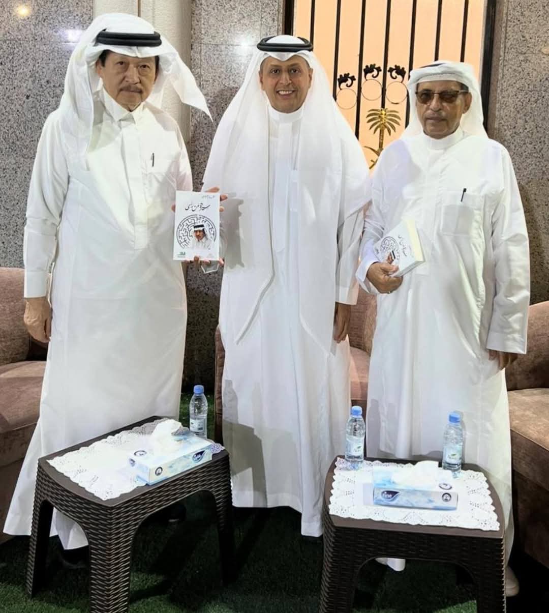 فيما يعد مرجعا ثقافيا واجتماعيا :أدبي الطائف يصدر ( سيرة من رأى ) للدكتور عثمان الصيني 
