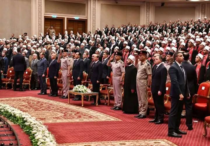 لأول مرة ٥٥٠ من الأئمة خريجو برنامج التأهيل بالأكاديمية العسكرية يؤدون القسم أمام الرئيس السيسى