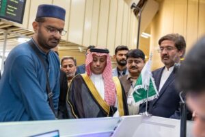 مبادرة طريق مكة” تنطلق رحلتها الأولى من كراتشي