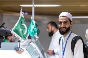 مبادرة طريق مكة” تنطلق رحلتها الأولى من كراتشي