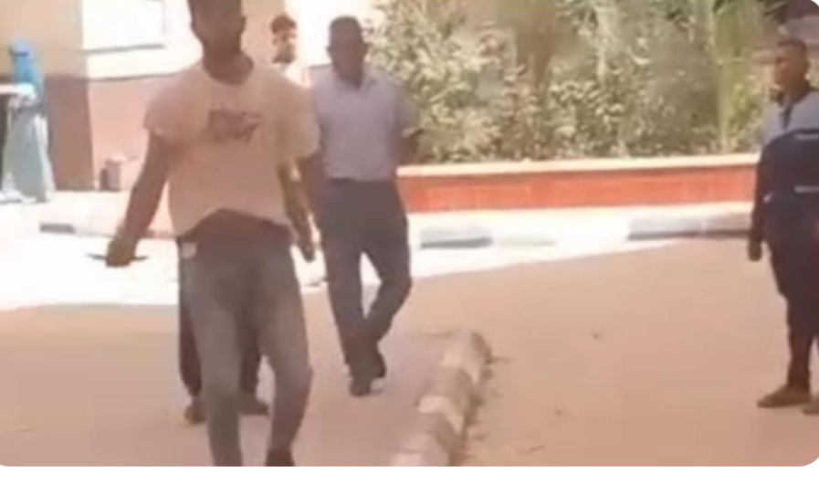 شاب يطعن زميله بسلاح أبيض داخل جامعةسوهاج