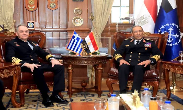 قائد القوت البحرية يلتقى رئيس هيئة الأركان العامة للقوات البحرية اليونانية