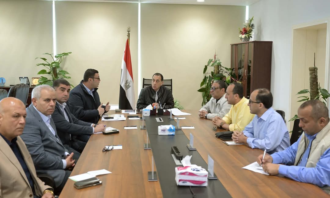 مدبولى  يعقد اجتماعاً لاستعراض موقف تنفيذ المشروعات التنموية بالعلمين الجديدة والساحل الشمالي الغربي