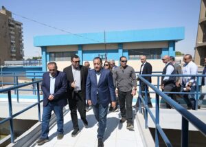 رئيس الوزراء يتفقد المعمل المركزي لمياه الشرب بالمحطة