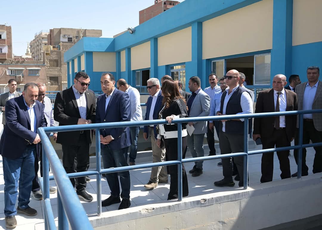 رئيس الوزراء يتفقد محطة مياه المرشحة التشيكي بحي شرق