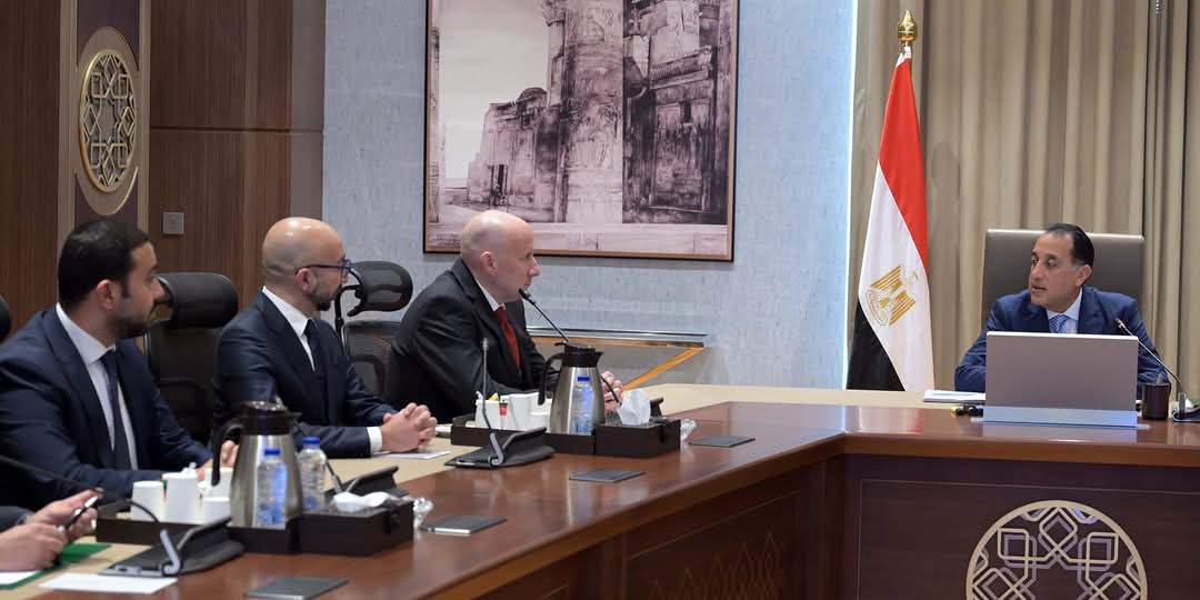 رئيس الوزراء يلتقي رئيس مجلس إدارة مجموعة “4iG” المجرية لمتابعة سبل التعاون المشتركة