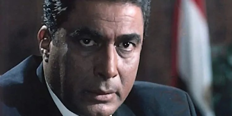 وطني يفجر مفاجأة : أحمد زكي فقد بصره أثناء تصوير آخر أفلامه !