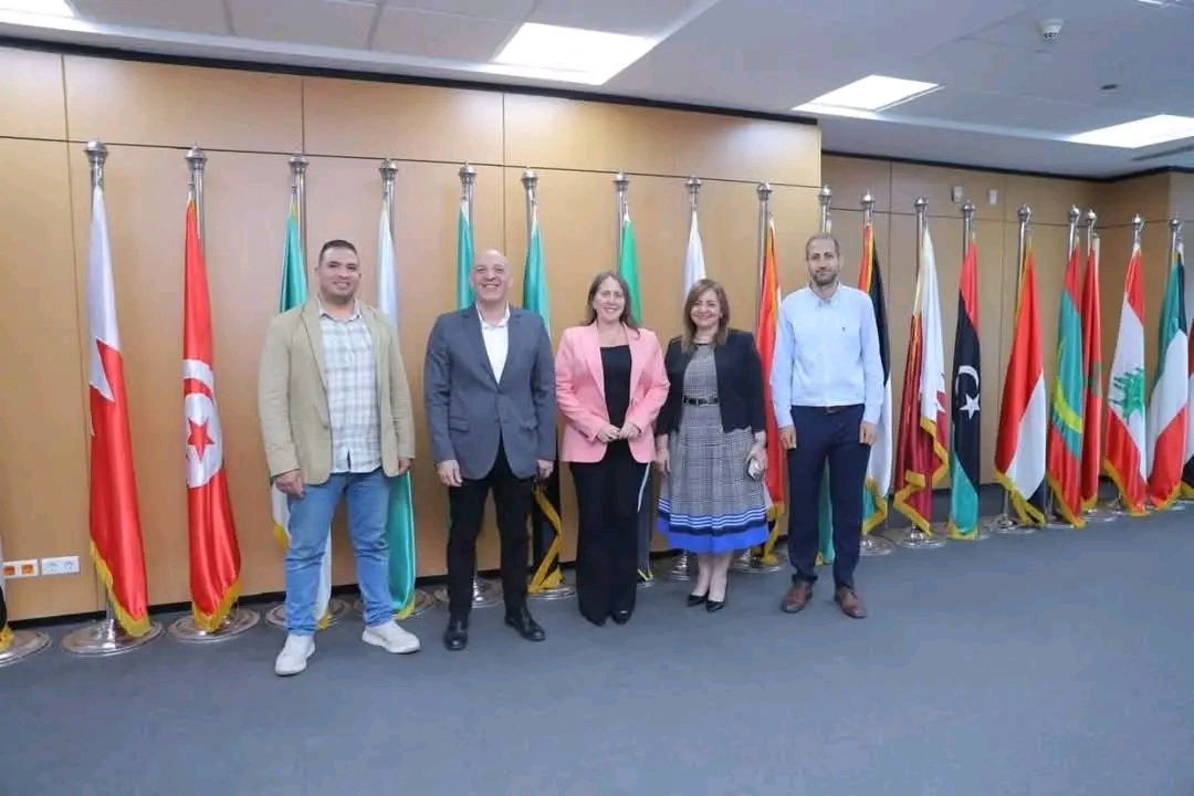 الأكاديمية العربية تستضيف المبتكرين في "تحدي الإتصال" وتدعم التحول الرقمي بالقرية الذكية
