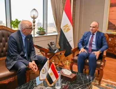 وزير الري يبحث مع مدير معهد البحر الأبيض المتوسط للمياه تعزيز التعاون البحثى في مجال المياه 