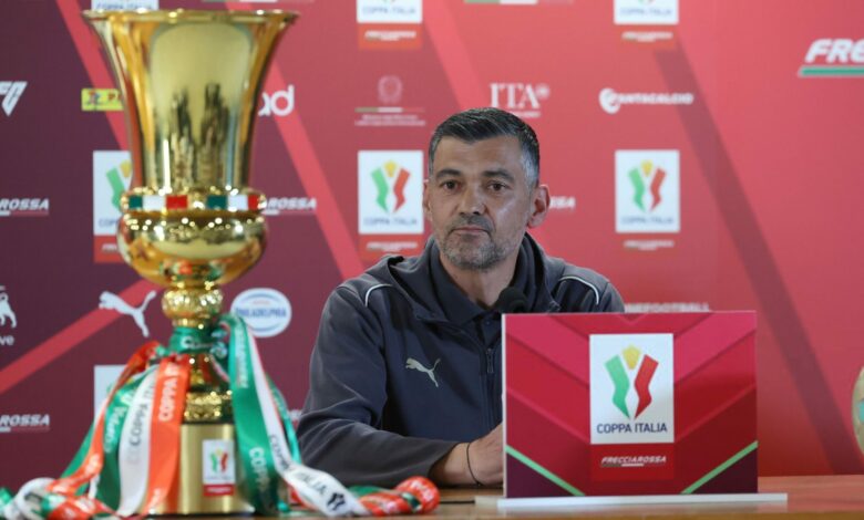ميلان ينفصل عن مدربه سيرجيو كونسيساو ومدرب جديد يقود الفريق