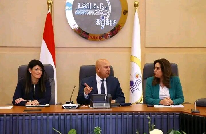وزير الصناعة يتابع مع عدد من الوزراء والمحافظين الموقف التنفيذي لمشروعات التنمية الصناعية بصعيد مصر