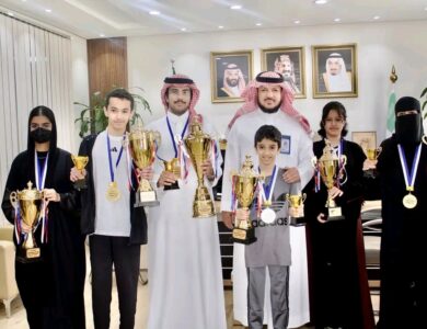 تعليم الطائف يكرم الطلبة المتأهلين للمرحلة الثالثة على مستوى الوطن في دوري المدارس للرياضات الإلكترونية