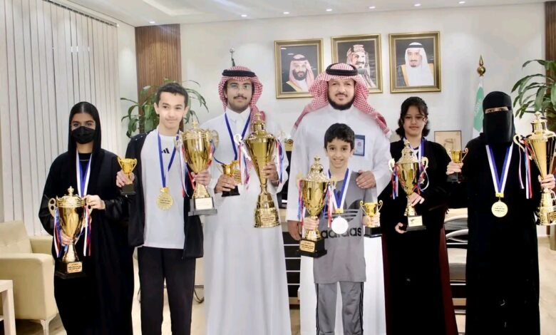 تعليم الطائف يكرم الطلبة المتأهلين للمرحلة الثالثة على مستوى الوطن في دوري المدارس للرياضات الإلكترونية