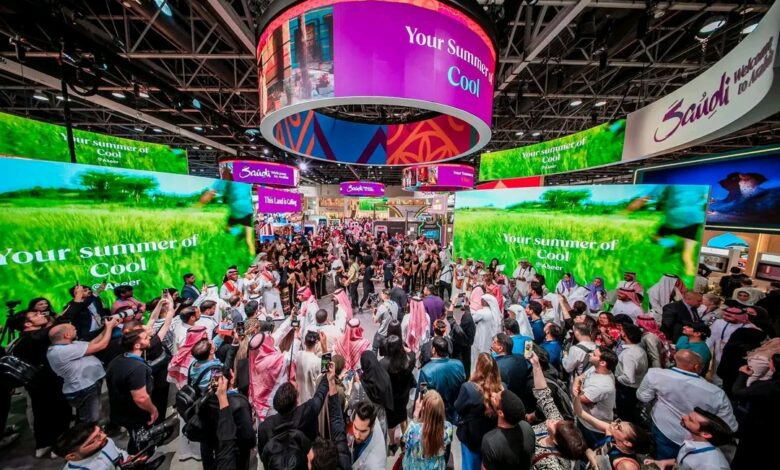 الهيئة السعودية للسياحة تحتفي بنجاحاتها وشراكاتها وأرقامها القياسية في ختام مشاركتها بمعرض سوق السفر العربي 2025 بمدينة دبي