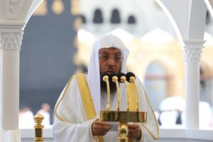 فضيلة الشيخ الدكتور اسامه خياط يؤم المصلين لصلاة الجمعة بالمسجد الحرام