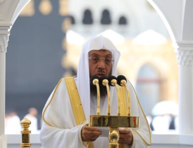 فضيلة الشيخ الدكتور اسامه خياط يؤم المصلين لصلاة الجمعة بالمسجد الحرام