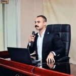 عمرو العماد يُحاضر داخل حزب مستقبل وطن في محاضرة عن الجريمة الإلكترونية