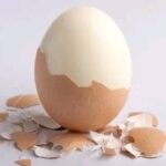 "بلا تشوّه ولا عناء".. 3 خطوات علمية لتقشير البيض المسلوق بسهولة تامة