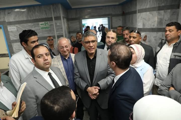 تفقد محافظ الجيزة فرع التأمين الصحي بمدينة السادس من أكتوبر