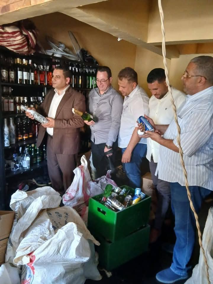 بتوجهات من محافظ الجيزة قامة حمله من تفتيش التموين علي منشأة غير مرخصة