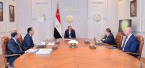 الرئيس السيسى يجتمع برئيس الوزراء ووزير المالية ومحافظ البنك المركزي 