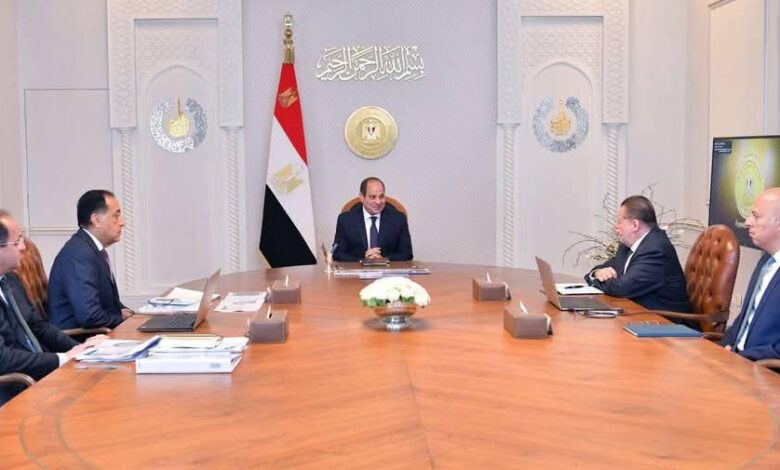 الرئيس السيسى يجتمع برئيس الوزراء ووزير المالية ومحافظ البنك المركزي