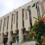 تدخل جراحي دقيق ينهي معاناة مقيمة أردنية من تسرب السائل النخاعي بمستشفى النور التخصصي