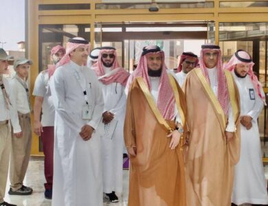 مساعد وزير التعليم يفتتح معرض "لا تفتح لهم باب" بتعليم الطائف 