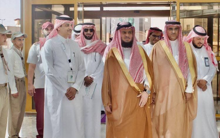 مساعد وزير التعليم يفتتح معرض "لا تفتح لهم باب" بتعليم الطائف