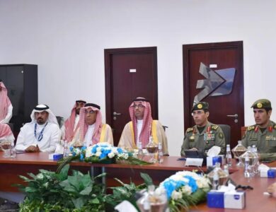 محافظ جدة يتفقد سير العمل في مجمع صالات الحج بمطار الملك عبدالعزيز