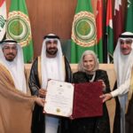 مجمع الملك سلمان العالمي للغة العربية يتسلم جائزة عبد العزيز سعود البابطين للإبداع في خدمة اللغة العربية عن مشروعه: (مؤشر اللغة العربية)