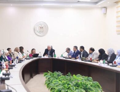 وزير التعليم العالي يعقد اجتماعًا مع مديري مراكز ذوي الإعاقة بالجامعات المصرية