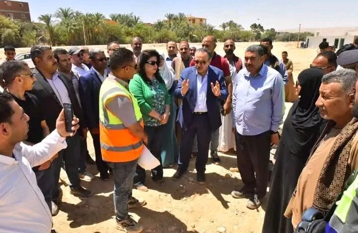 محافظ أسيوط يتفقد مشروع إنشاء مصنع متكامل لمنتجات الرمان بمركز البداري.
