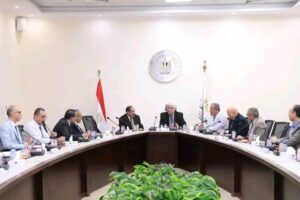 وزير التعليم العالي يعقد اجتماعًا مع أعضاء اللجنة الوزارية لتعيين أعضاء هيئة التدريس والهيئة المعاونة بالمعاهد العليا