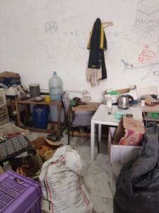 ضبط طن ونصف من المنتجات الغذائية منتهية الصلاحية في مخزن غير مرخص بالقليوبية