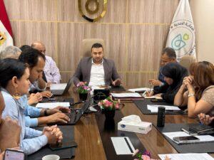مدير فرع هيئة الرعاية الصحية بالأقصر يعقد اجتماع تنسيقي مع الإدارات الإشرافية لبحث تطوير العمل بالعيادات الخارجية