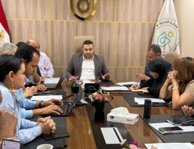 مدير فرع هيئة الرعاية الصحية بالأقصر يعقد اجتماع تنسيقي مع الإدارات الإشرافية لبحث تطوير العمل بالعيادات الخارجية