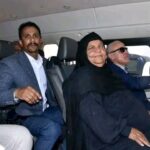 محافظ الأقصر وعد فأوفى...عماره يزور الحاجة وهيبة سيدة الميكروباص ويلبي دعوتها