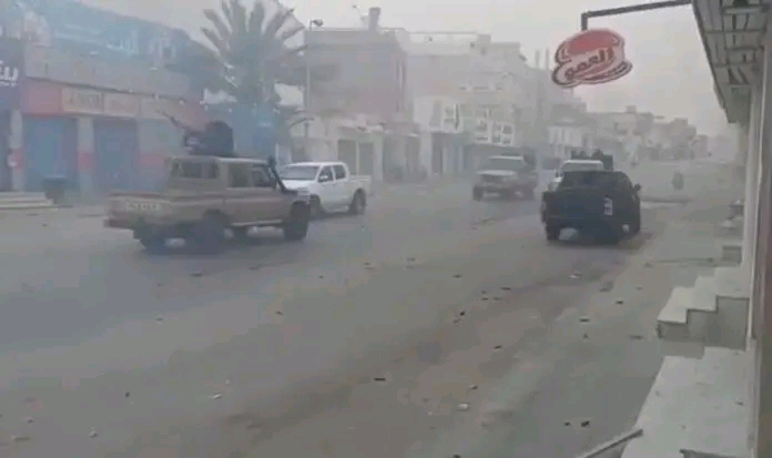 طربلس تتحول لـ"مدينة أشباح".. ممثلو 30 شركة إيطالية محاصرين بالفندق.. وإيطاليا تلغي رحلاتها لليبيا