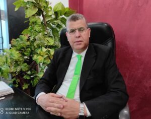 تأسيس معاملة الناس على قاعدة التماس المعاذير
