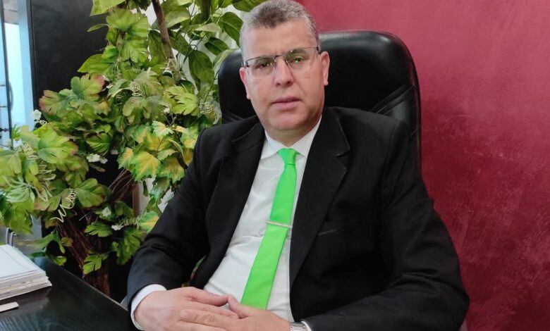تأسيس معاملة الناس على قاعدة التماس المعاذير